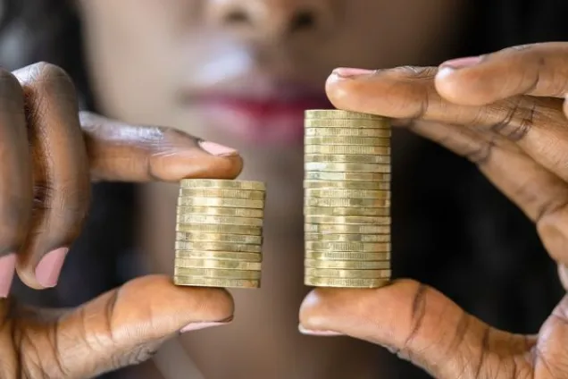 Woman holding coins in her hands. Photo.